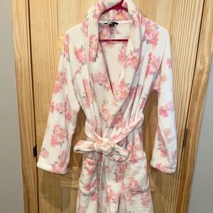 Victorias Secret Pink and White Plush Robe